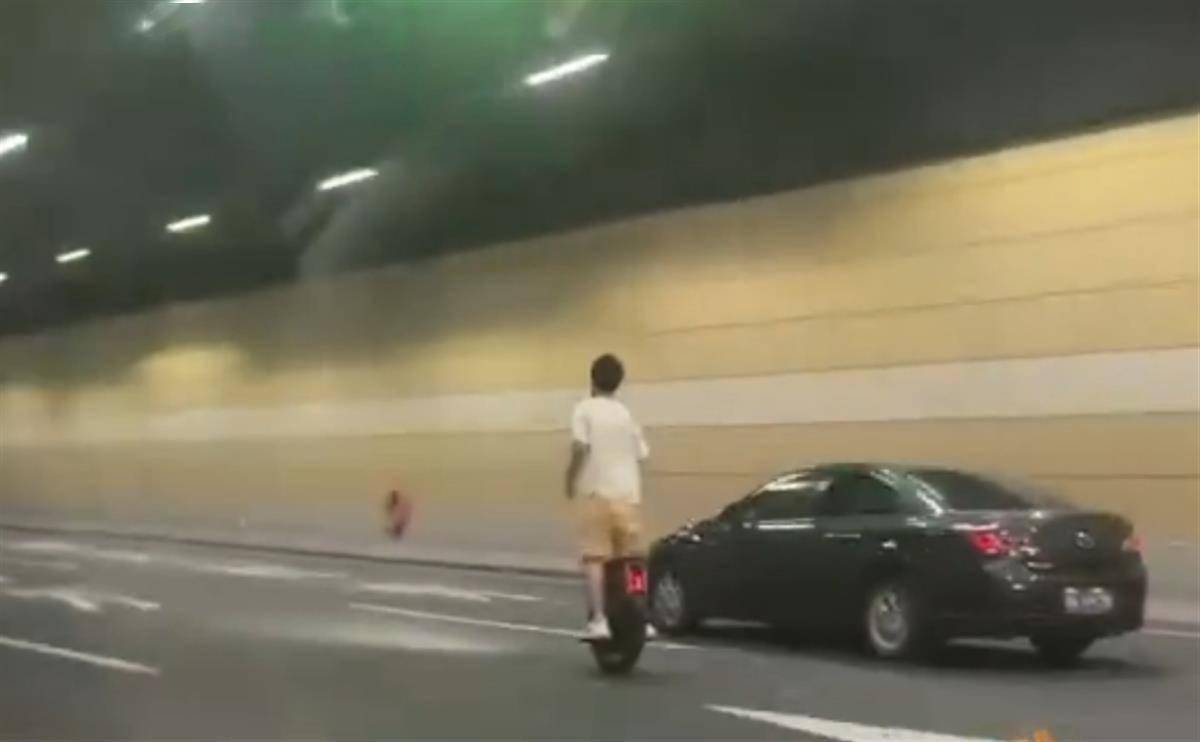 隧道里骑电瓶车隧道里骑电瓶车，安全警示与应对之策