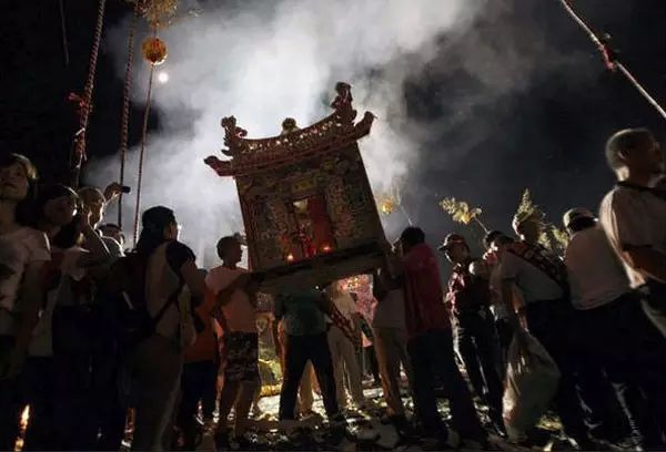 中元节遇上“血月” 全国各地有哪些风俗中元节遇上血月，全国各地独特的风俗纪念活动