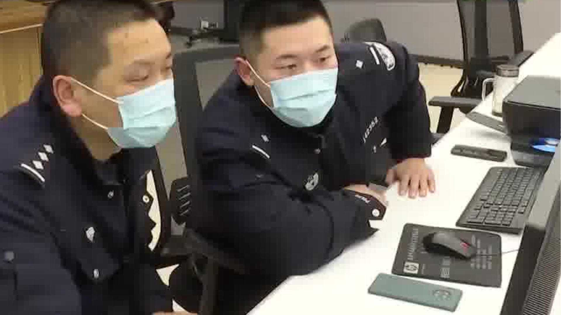 民警张进军被网友“扒”出来了民警张进军被网友扒出来的故事，正义与透明的力量