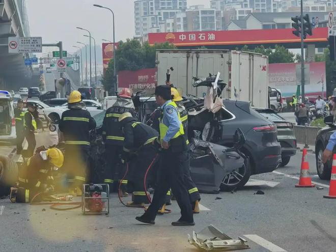 武汉一路口突发车祸致7伤 司机被抓武汉一路口突发车祸致7伤，司机被抓——事故深度解析